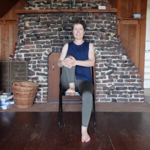 chair yoga knee lift